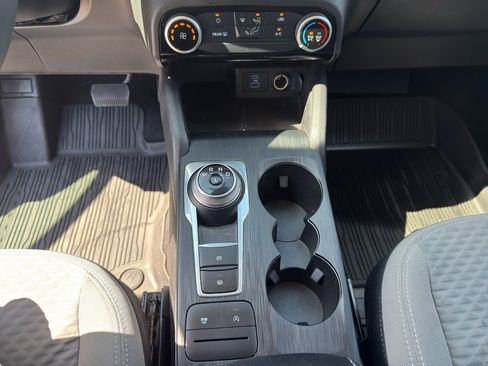 Used 2022 Ford Escape SE FWD image 16