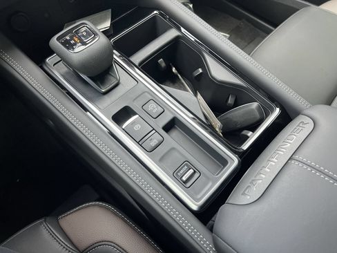 New 2026 Nissan Pathfinder Platinum FWD image 9