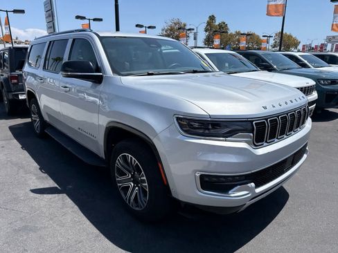 Used 2024 Jeep Wagoneer L Series II w/ Flexible Seating Group RWD image 13