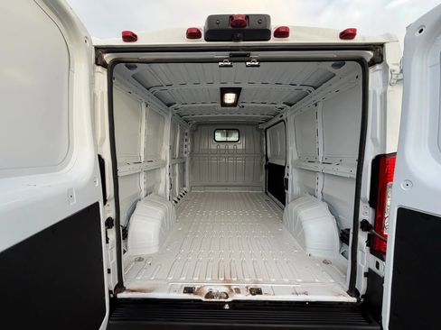 Used 2024 RAM ProMaster 2500 w/ Convenience Group image 17