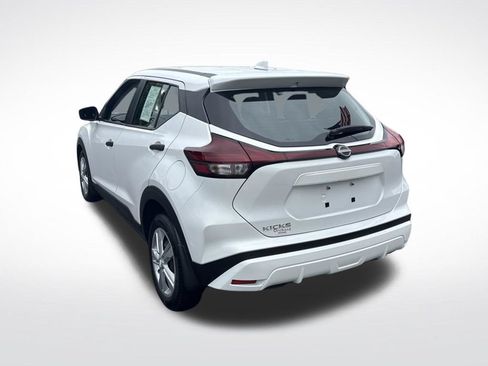 Used 2022 Nissan Kicks S w/ Interior Electronics Package FWD image 5