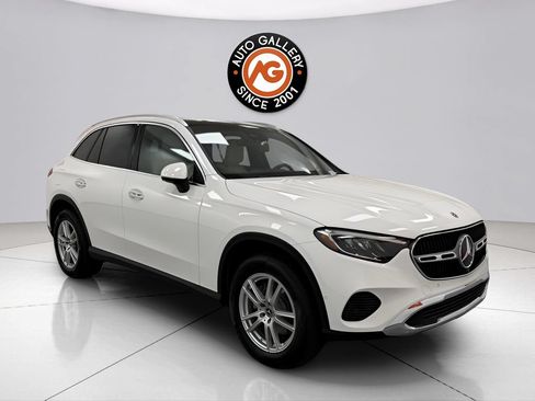 Used 2023 Mercedes-Benz GLC 300 4MATIC image 1