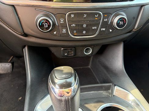 Used 2020 Chevrolet Traverse RS FWD image 14