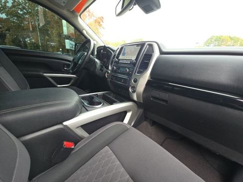 Used 2021 Nissan Titan SV w/ SV Convenience Package image 19