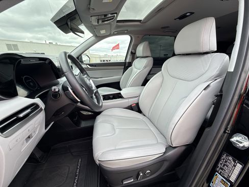 Used 2024 Hyundai Palisade SEL w/ Premium Package FWD image 13