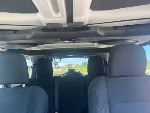 Used 2018 Jeep Wrangler Unlimited Sport S AWD/4WD image 14