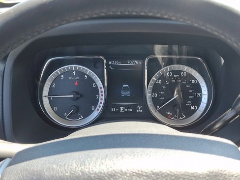 Used 2017 Nissan Titan SL w/ SL Towing Convenience Package AWD/4WD image 21