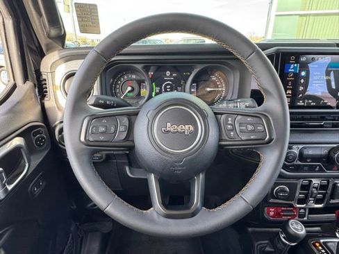Used 2024 Jeep Wrangler Unlimited AWD/4WD image 18