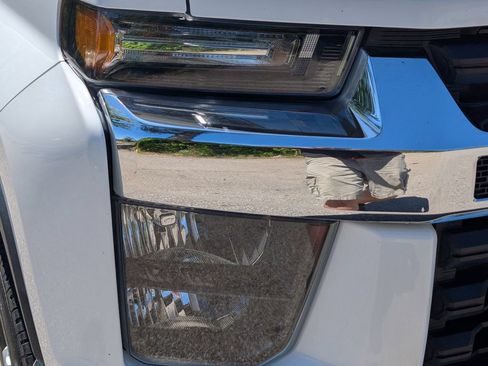 Used 2023 Chevrolet Silverado 2500 LT AWD/4WD image 9