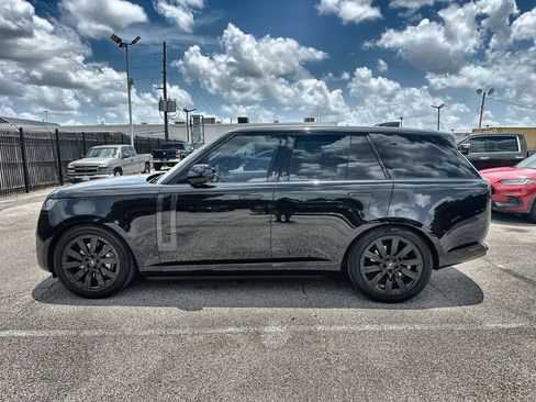 Used 2023 Land Rover Range Rover SE AWD/4WD image 2