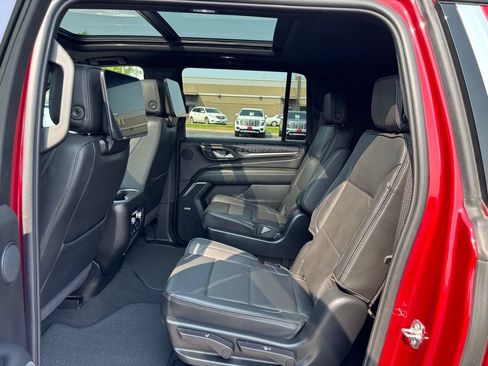Used 2024 GMC Yukon XL Denali w/ Advanced Technology Package AWD/4WD image 27