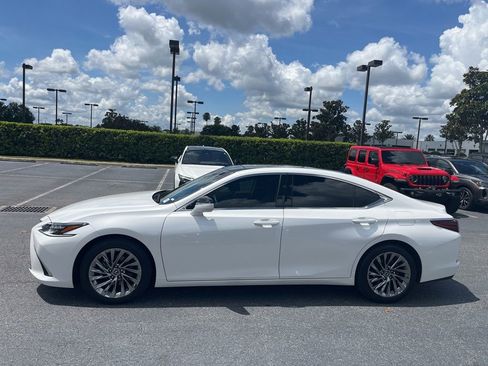 Used 2025 Lexus ES 350 Ultra Luxury w/ Accessory Package (Z1) FWD image 2