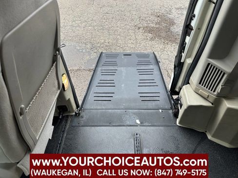 Used 2012 Dodge Grand Caravan SE image 22