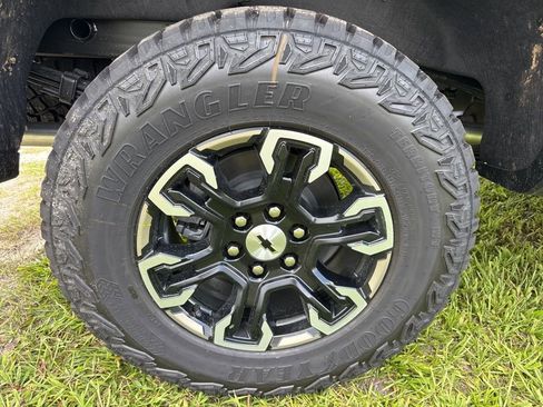 New 2025 Chevrolet Silverado 1500 ZR2 w/ Technology Package image 9