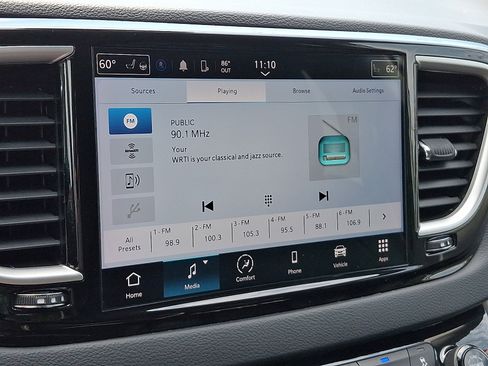 Used 2023 Chrysler Pacifica Touring-L FWD image 17