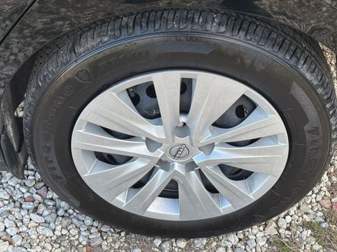 Used 2025 Nissan Sentra S image 30