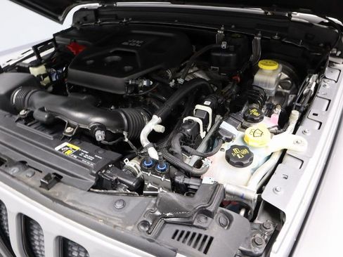 Used 2020 Jeep Wrangler Unlimited Sahara image 15