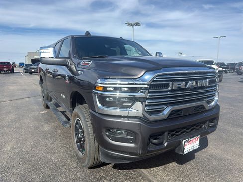 Used 2025 RAM 2500 Laramie AWD/4WD image 3