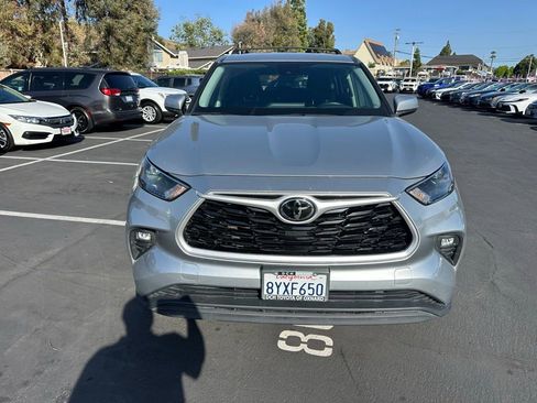 Used 2022 Toyota Highlander LE image 7
