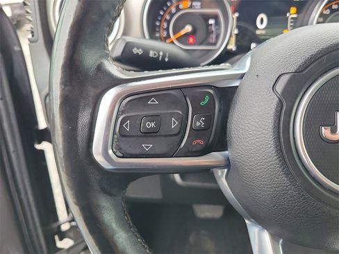 Used 2018 Jeep Wrangler Unlimited Sahara image 16