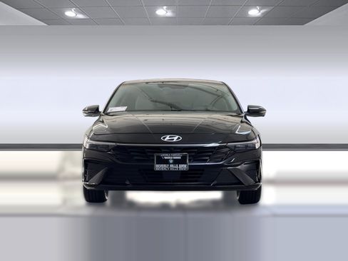 Used 2024 Hyundai Elantra Limited FWD image 5