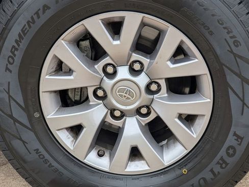 Used 2019 Toyota Tacoma SR5 image 10