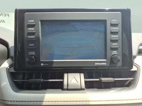 Used 2021 Toyota RAV4 XLE AWD/4WD image 19