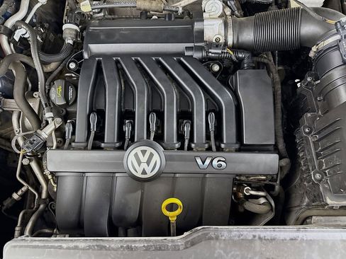 Used 2022 Volkswagen Atlas Cross Sport SE image 32