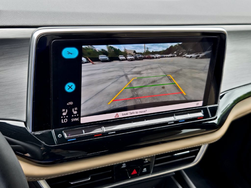 Certified 2024 Volkswagen Atlas Cross Sport SE FWD image 18