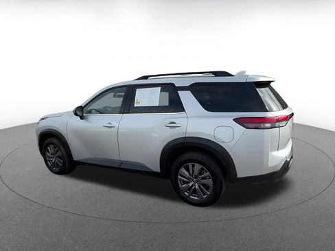 Used 2025 Nissan Pathfinder SV image 10