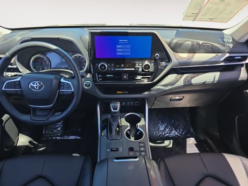 Certified 2026 Toyota Highlander XLE AWD/4WD image 10