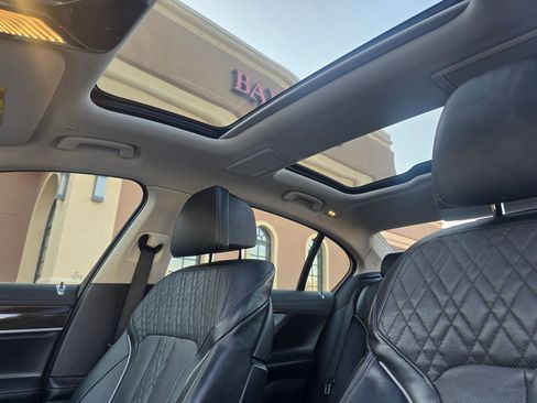 Used 2018 BMW 750i xDrive image 39
