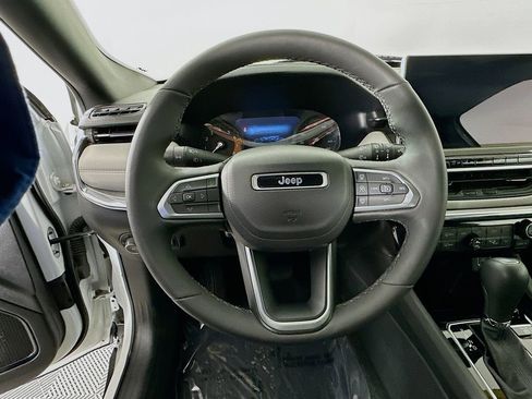 Certified 2024 Jeep Compass Limited image 18