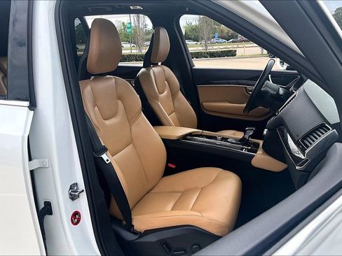 Used 2017 Volvo XC90 T6 Momentum w/ Vision Package image 10