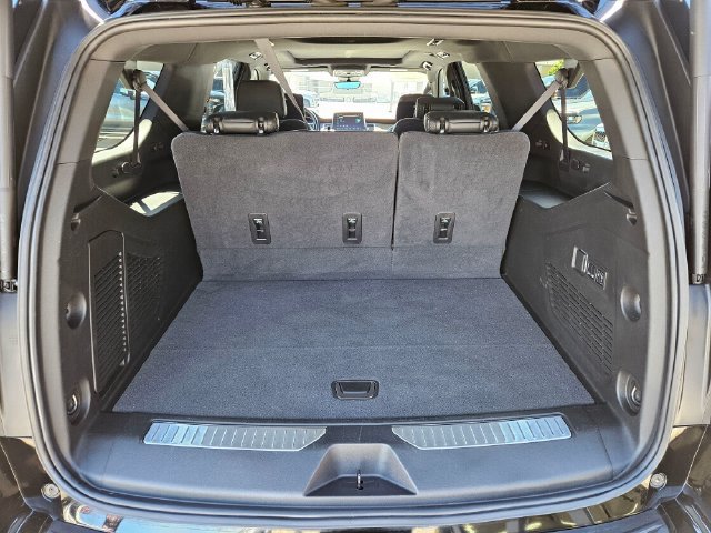 Used 2024 Chevrolet Suburban High Country w/ Advanced Technology Package AWD/4WD image 12