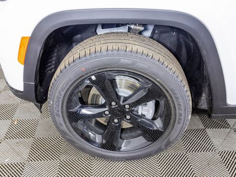 New 2025 Jeep Grand Cherokee L Limited w/ Black Appearance Package image 41