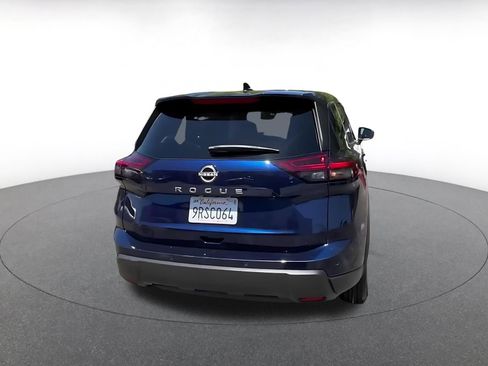 Used 2025 Nissan Rogue SV FWD image 14