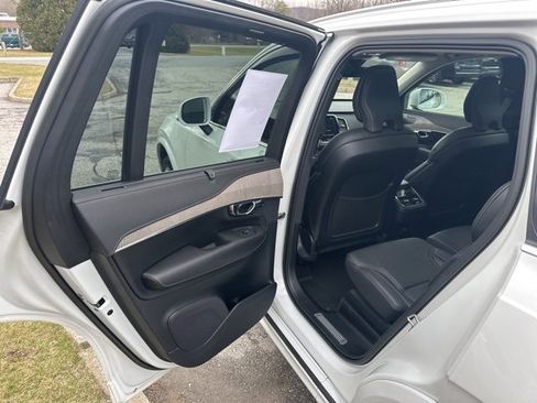 Used 2022 Volvo XC90 T6 Inscription w/ Advanced Package image 17