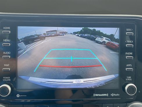 Used 2022 Toyota Highlander LE AWD/4WD image 14