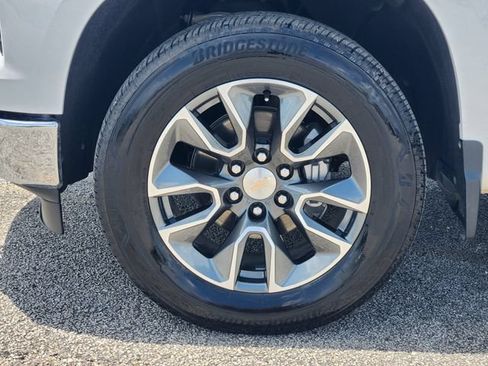 Used 2023 Chevrolet Silverado 1500 LT AWD/4WD image 10