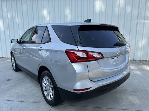 Used 2020 Chevrolet Equinox LS w/ LS Convenience Package FWD image 5