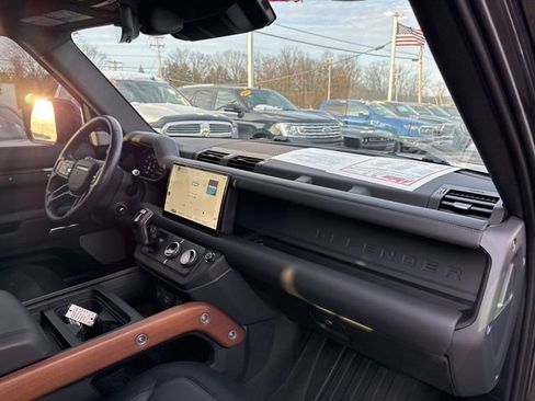 Used 2023 Land Rover Defender 130 X-Dynamic SE image 30