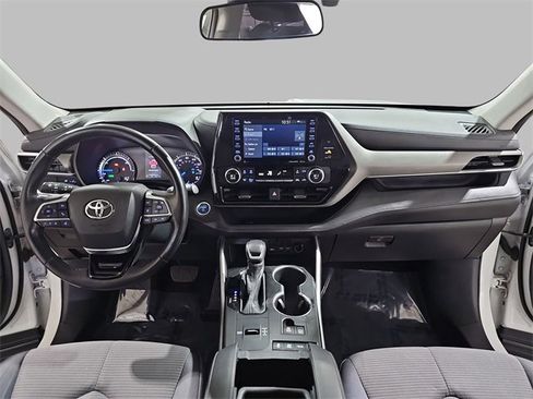 Used 2020 Toyota Highlander LE image 9