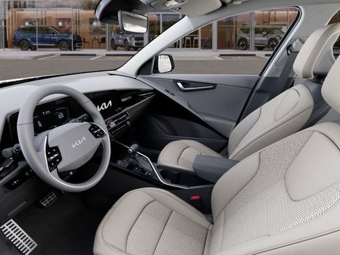 Used 2025 Kia Niro EX Touring image 17