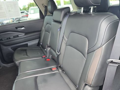 Used 2024 Nissan Pathfinder SL image 14