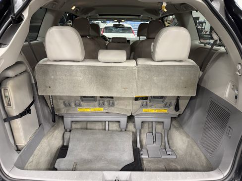 Used 2013 Toyota Sienna XLE image 22