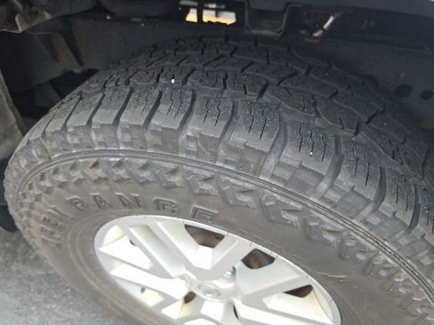 Used 2016 Nissan Frontier SV image 18