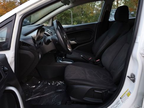 Used 2013 Ford Fiesta SE image 12