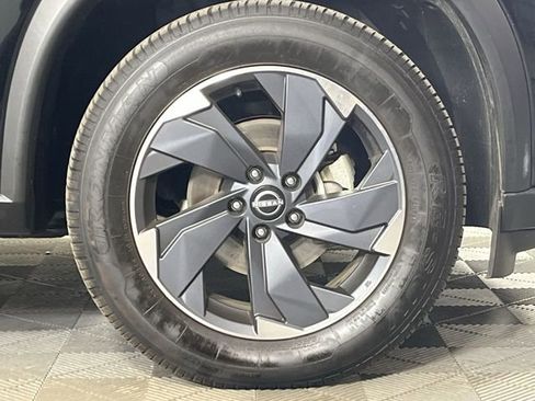 Used 2024 Nissan Rogue SV image 10