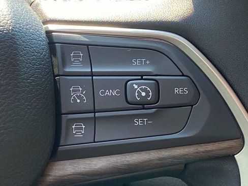 Used 2023 Jeep Grand Cherokee L Limited image 21